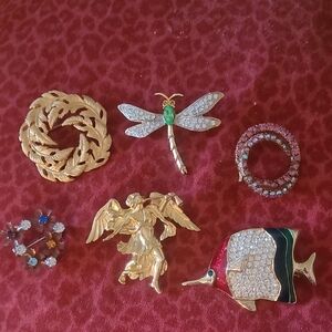 Gold-Tone Assorted Women’s Jewelry Brooch Set - Multicolor 6 Two Are Signed